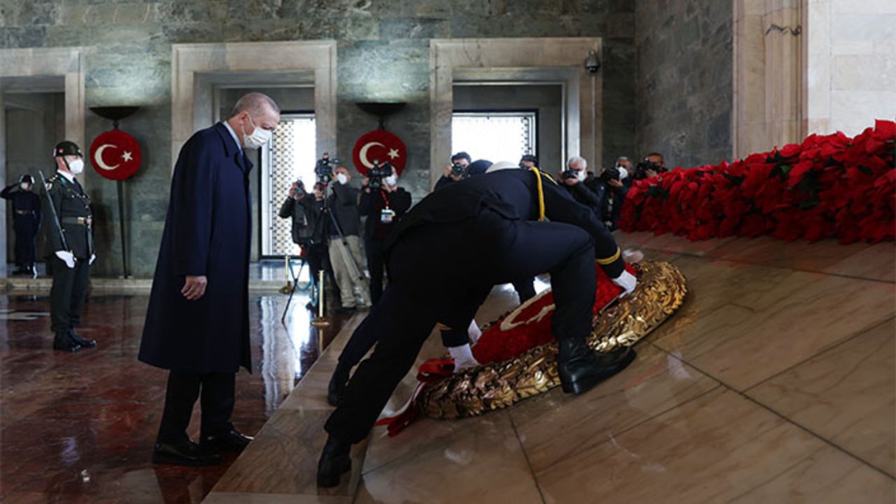 Cumhuriyetimiz 98 yaşında... Devlet erkanı Ata'nın huzurunda