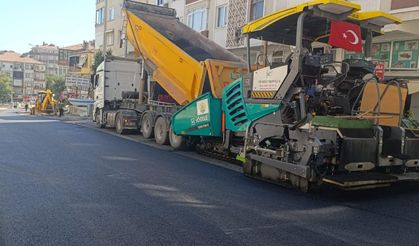 Avni Kurt: Yollara asfalt dökerek gönüllere yol yapıyoruz