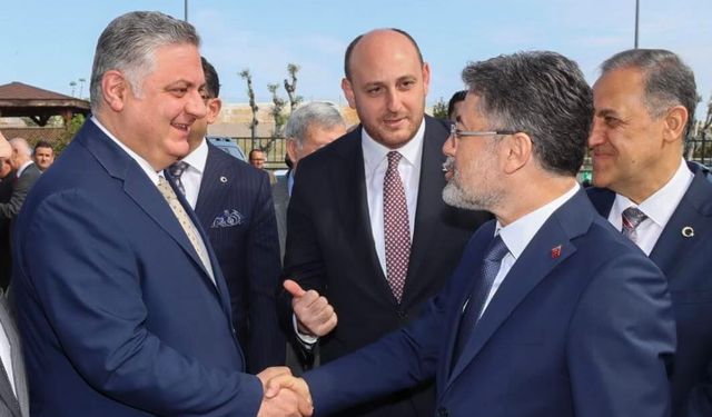 CHP'li Belediye Başkanı, Tarım Bakanını karşıladı