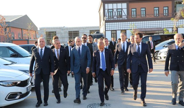 Bakan Işıkhan, Yalova OSB'de iş dünyasıyla buluştu