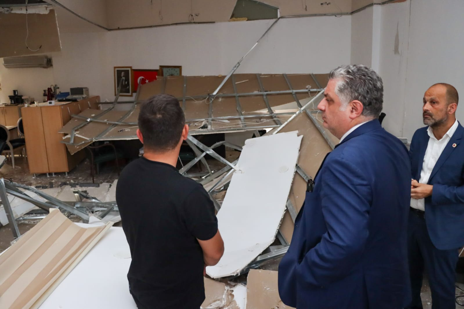Yalova'da Nikah Dairesinin Tavanı Çöktü